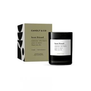 Świeca sojowa Candly & Co 250 g, zapach No.4 Pinia i Paczuli, w szkle z cytatem Best Friend