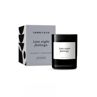 Świeca sojowa Candly & Co 250 g, zapach No.6 Galbanum i Drzewo Sandałowe, w szkle z cytatem Late Night Feelings